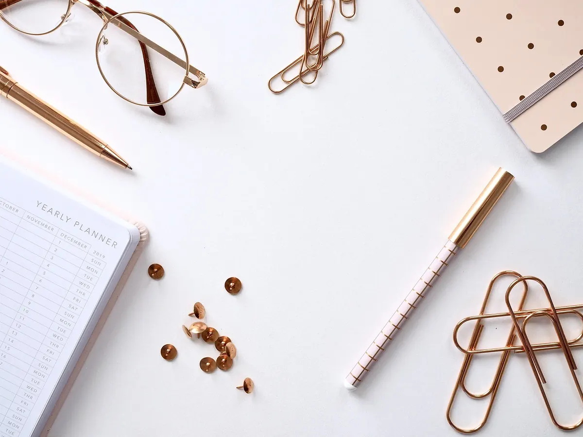 How to Use Journaling Prompts Without Sounding Like a Robot